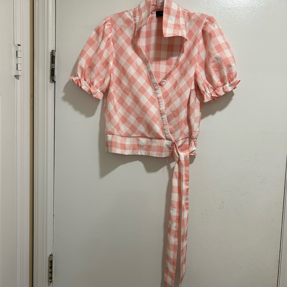 Hot Milk & Honey beautiful top in pink and white in size Medium.